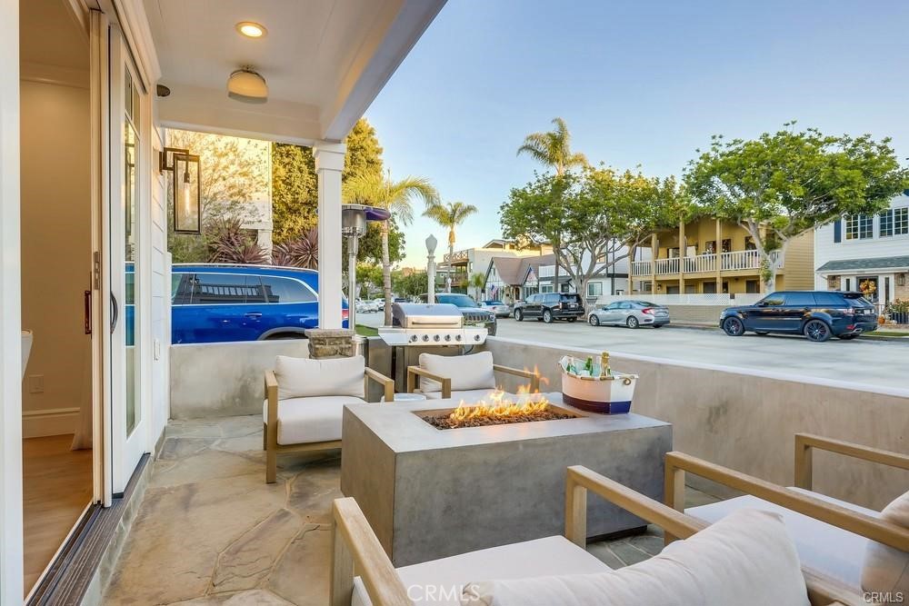 1508 E Balboa Boulevard