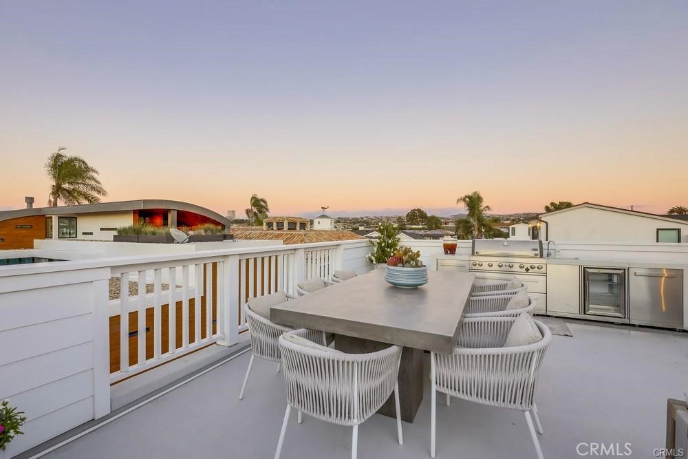 1508 E Balboa Boulevard