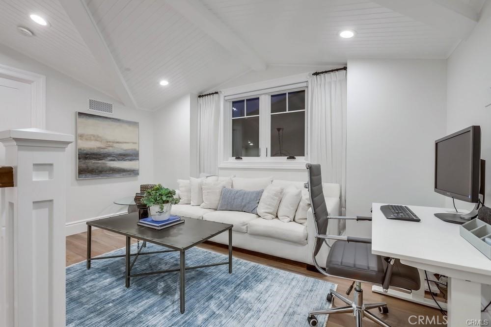 1508 E Balboa Boulevard