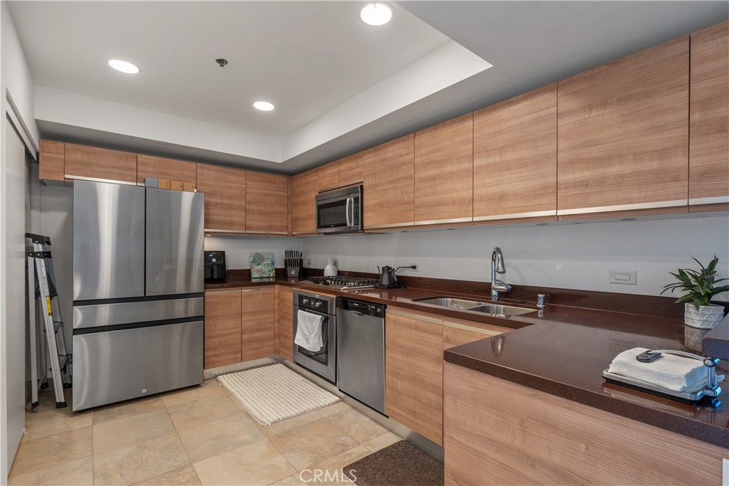 3785 Wilshire Boulevard 1605
