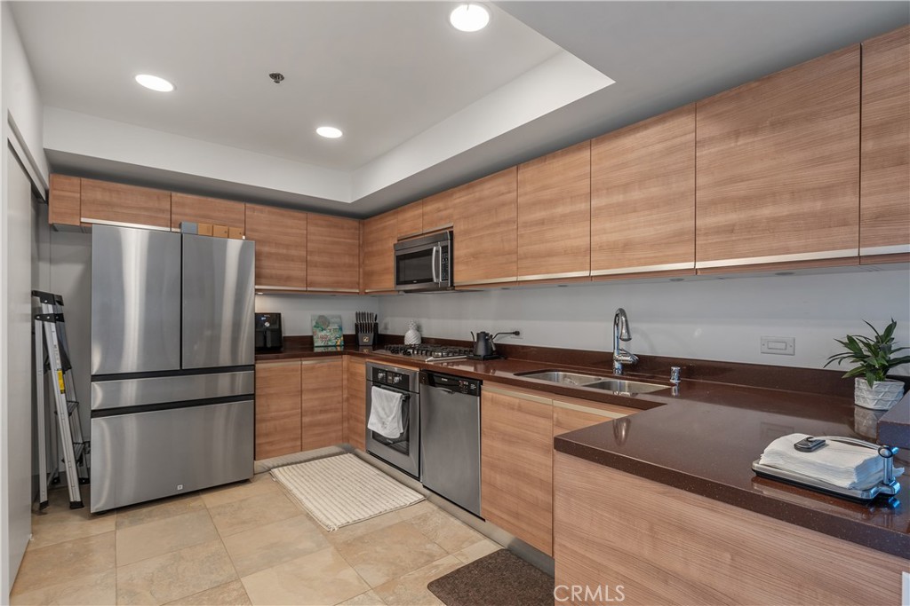3785 Wilshire Boulevard 1605