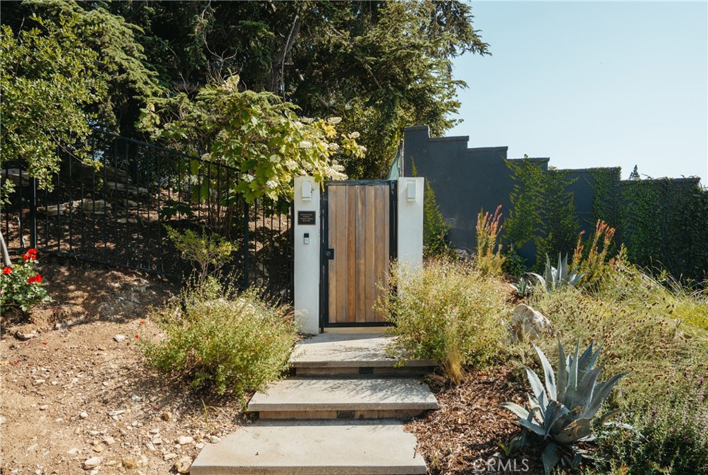 1248 La Peresa Drive