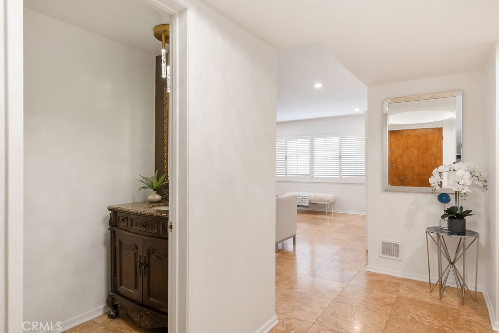 419 N Oakhurst Drive 102