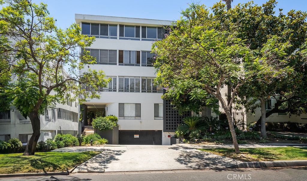419 N Oakhurst Drive 102