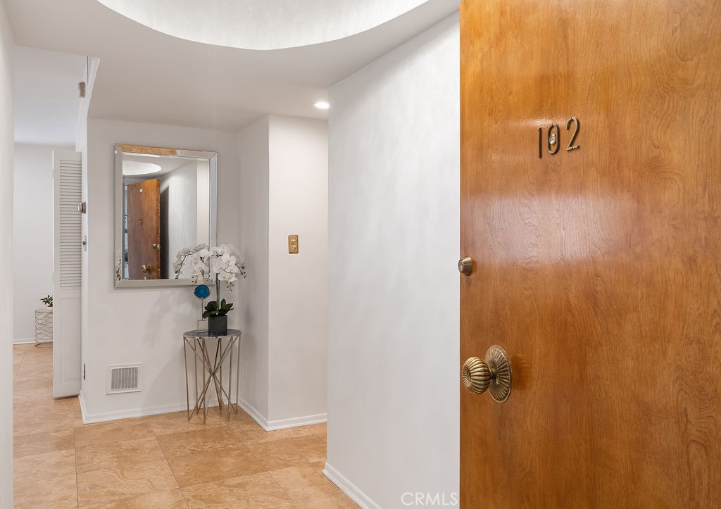 419 N Oakhurst Drive 102