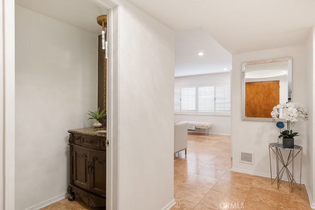 419 N Oakhurst Drive 102