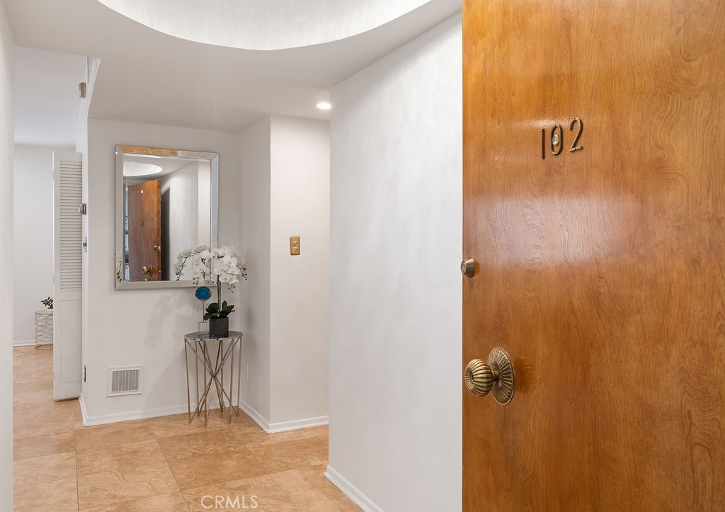 419 N Oakhurst Drive 102