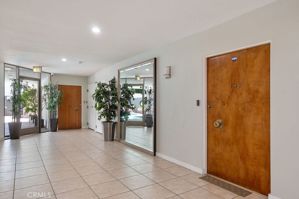 419 N Oakhurst Drive 102