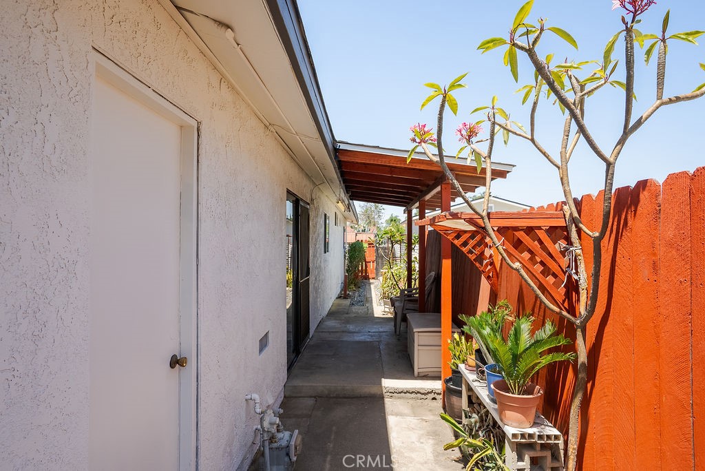 207 N Pasadena Avenue