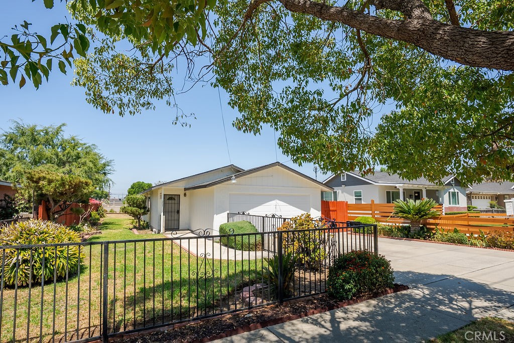 207 N Pasadena Avenue