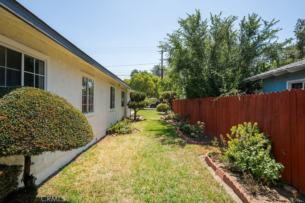 207 N Pasadena Avenue