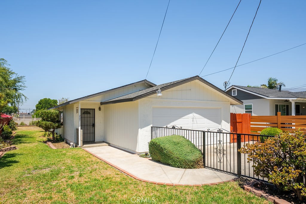 207 N Pasadena Avenue