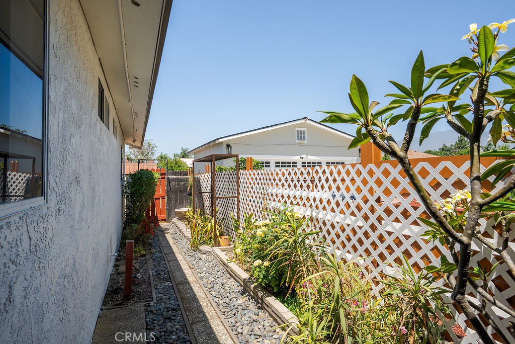 207 N Pasadena Avenue