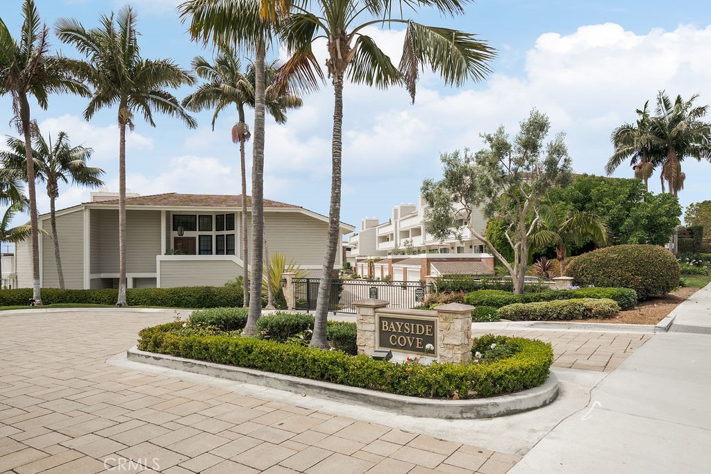 994 Bayside Cove