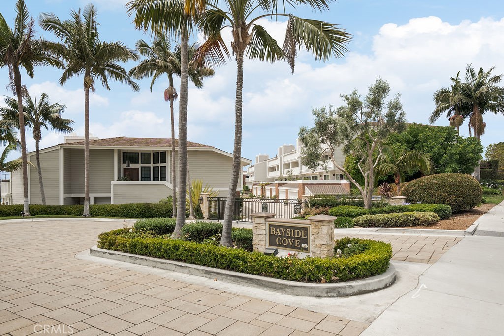 994 Bayside Cove