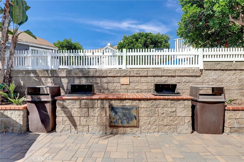 10 Candlewood Lane
