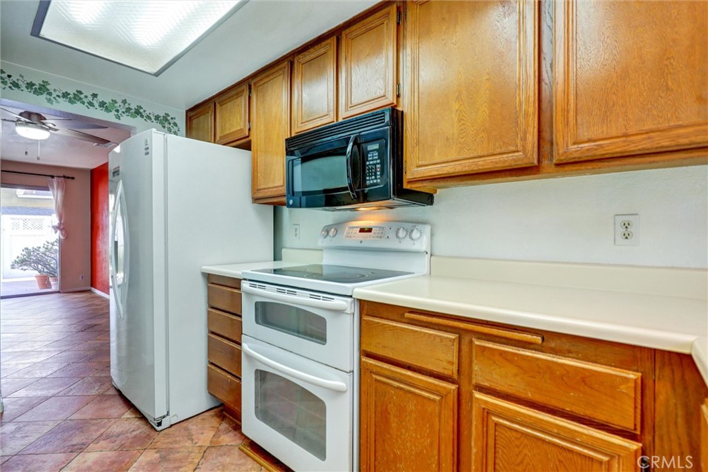 10 Candlewood Lane