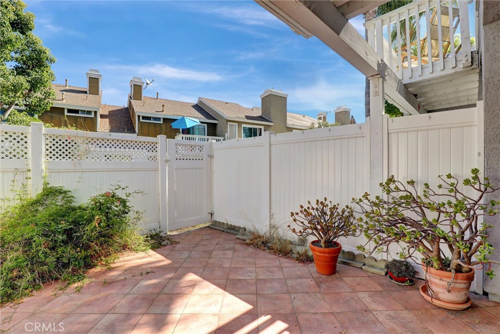 10 Candlewood Lane