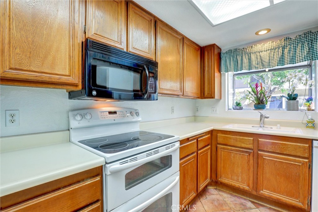 10 Candlewood Lane