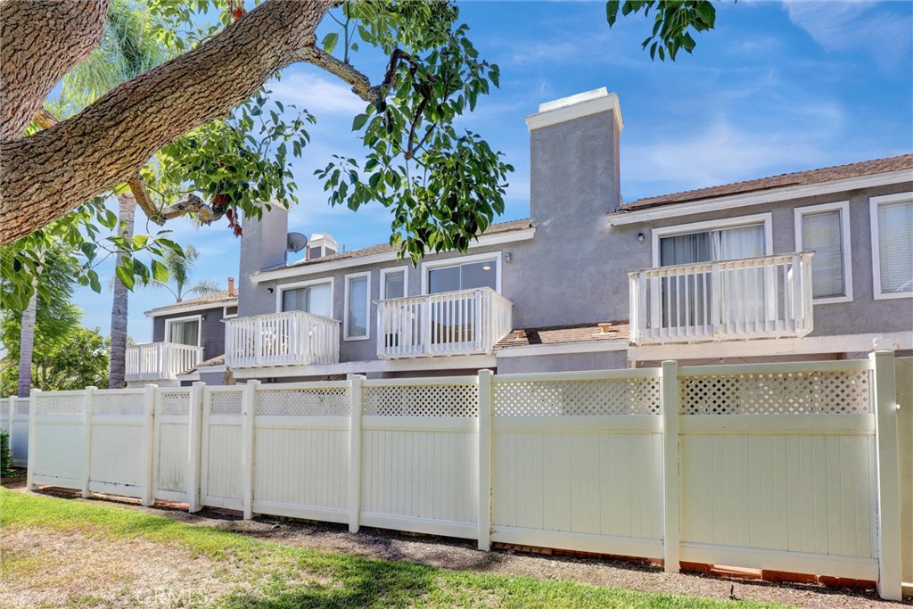 10 Candlewood Lane