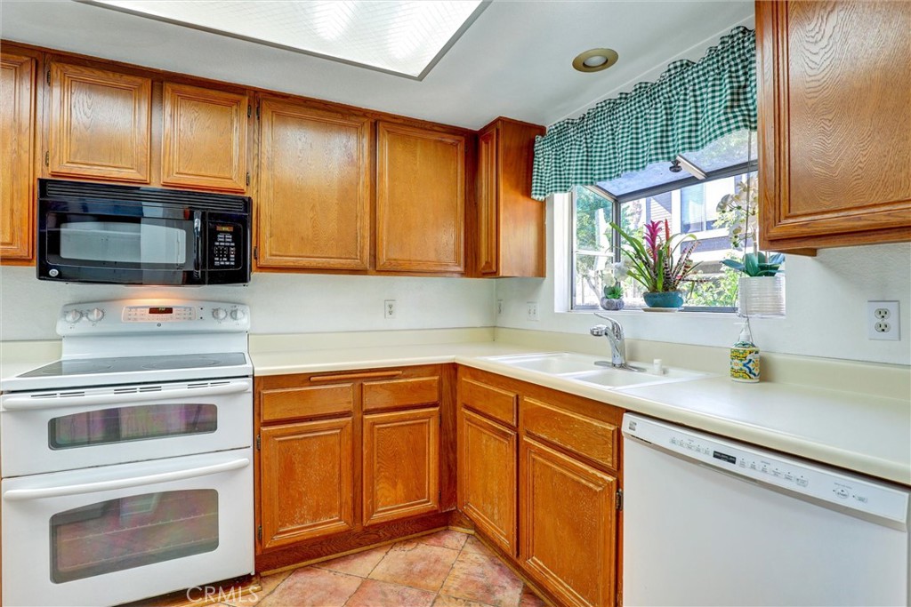 10 Candlewood Lane