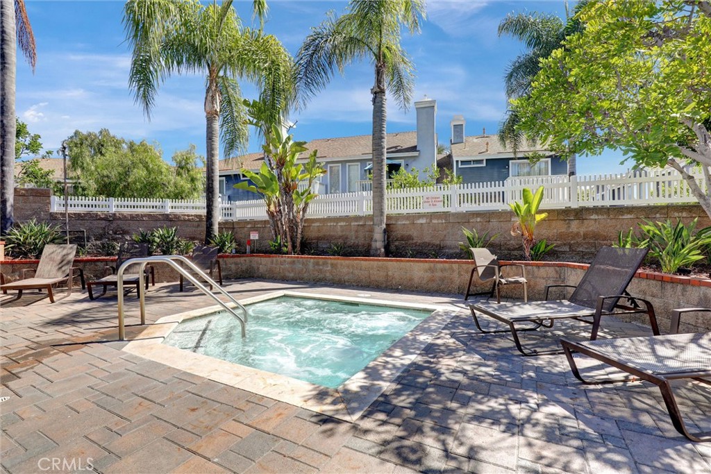 10 Candlewood Lane