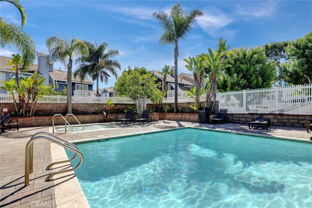 10 Candlewood Lane