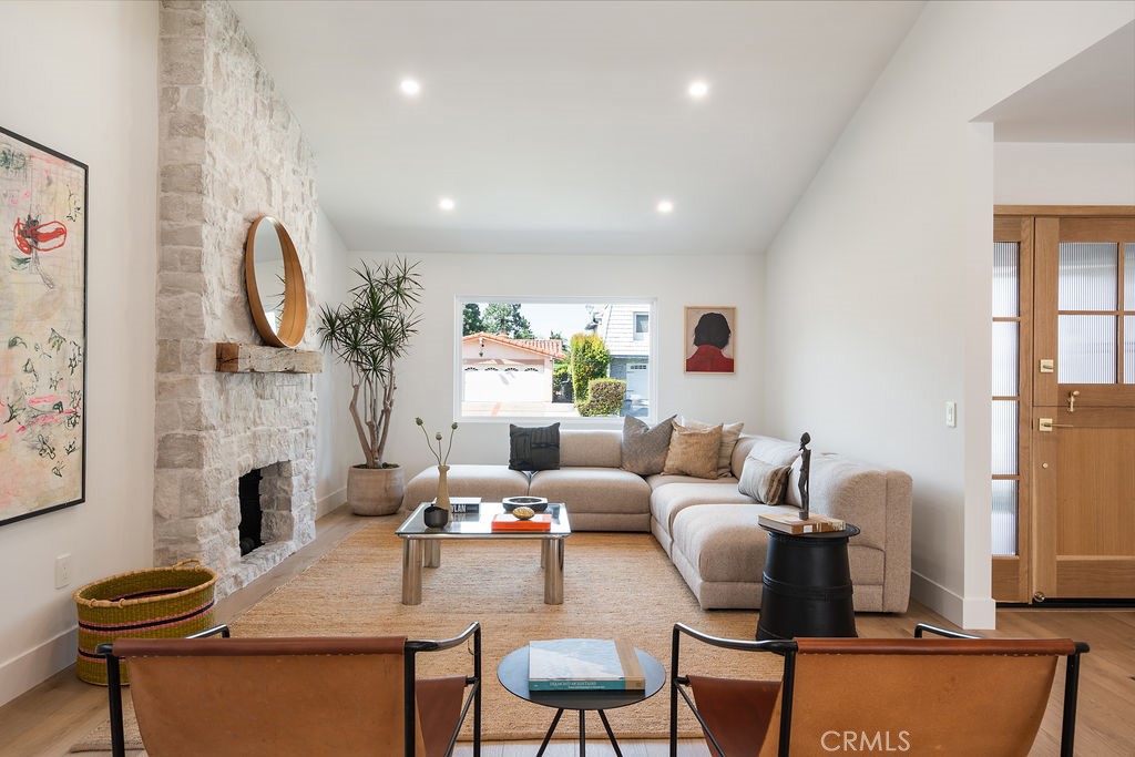 1079 Visalia Drive