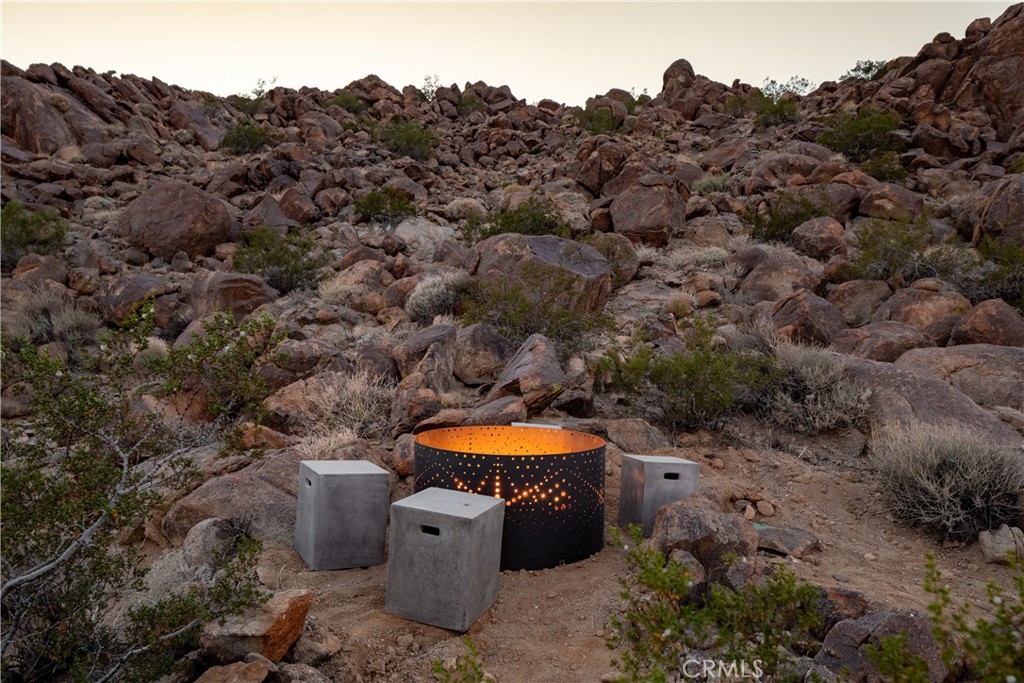 1824 Mountain Shadow Road