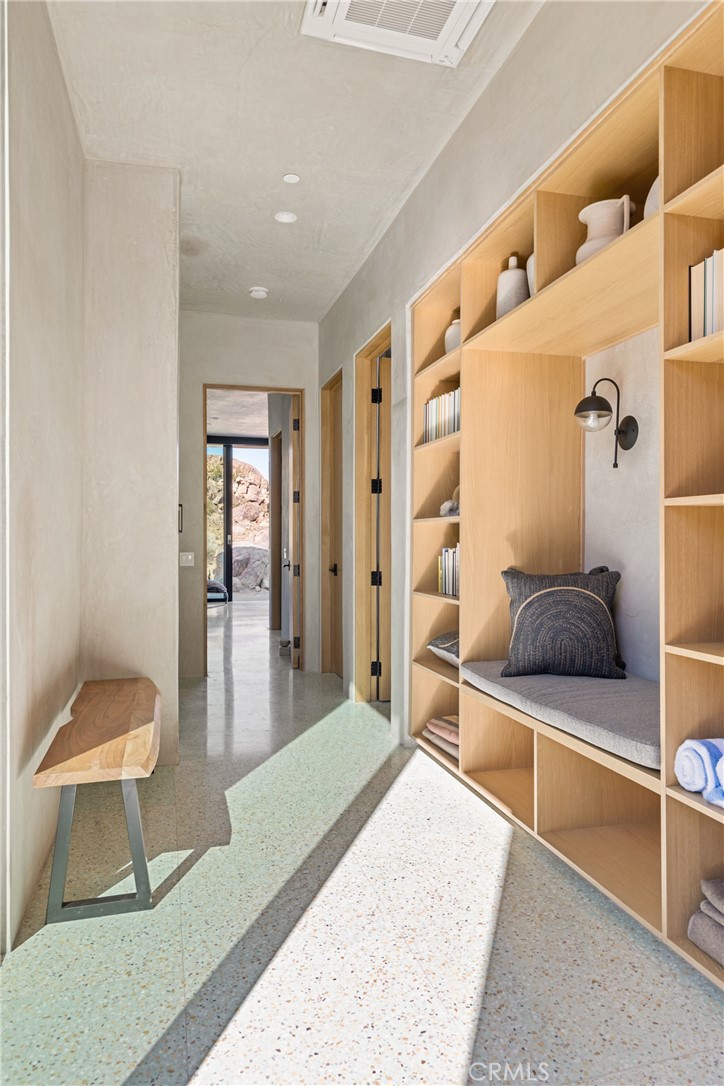 1824 Mountain Shadow Road