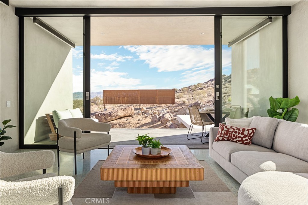 1824 Mountain Shadow Road