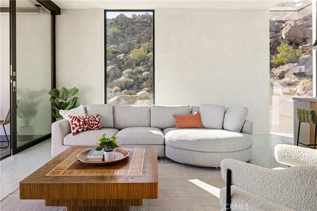 1824 Mountain Shadow Road