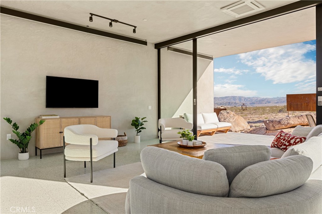 1824 Mountain Shadow Road