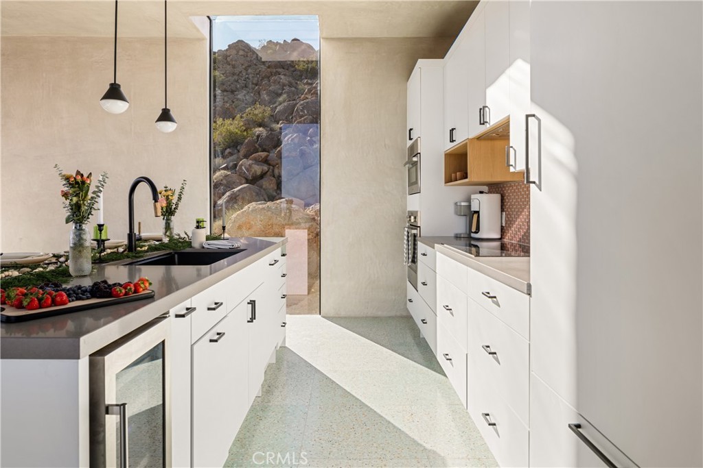 1824 Mountain Shadow Road