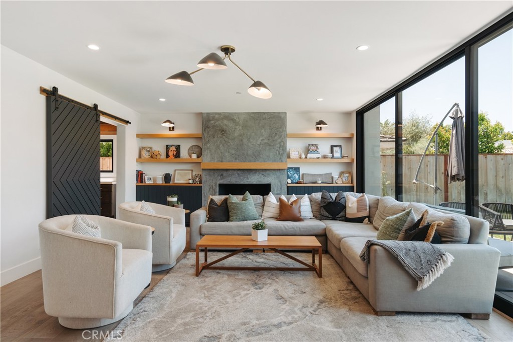 1235 Santiago Dr