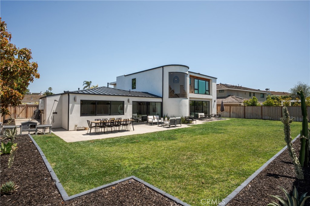 1235 Santiago Dr