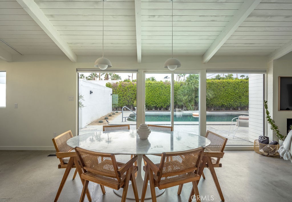 965 E Twin Palms
