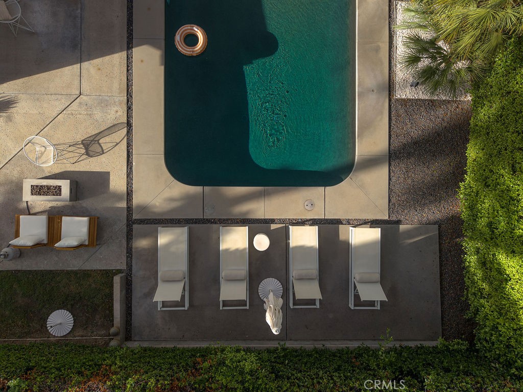 965 E Twin Palms
