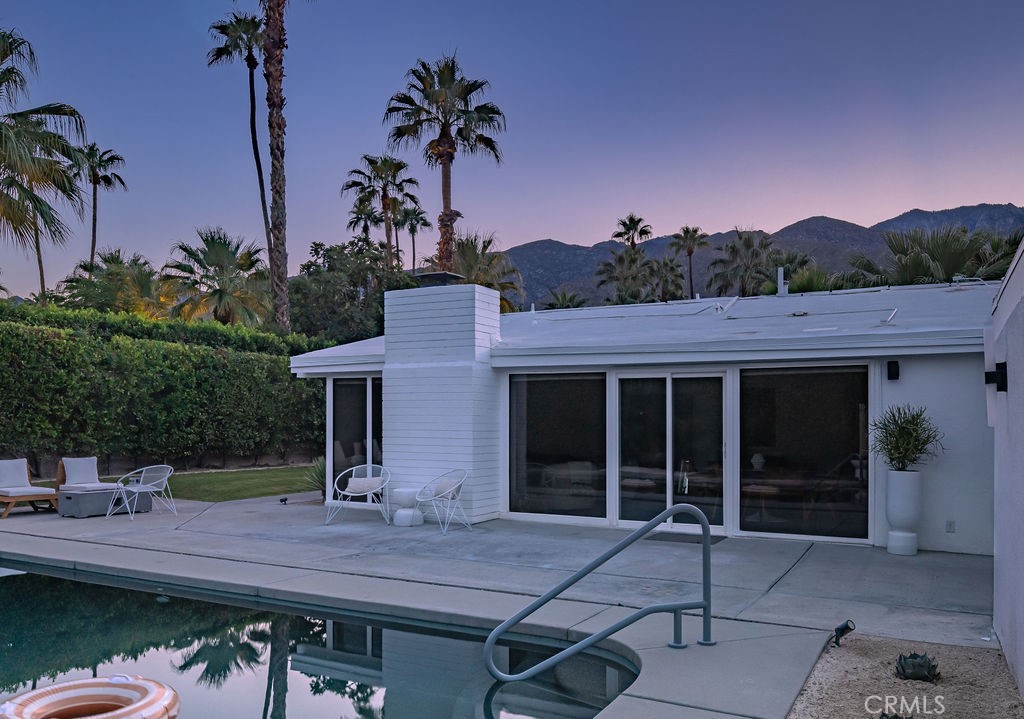 965 E Twin Palms