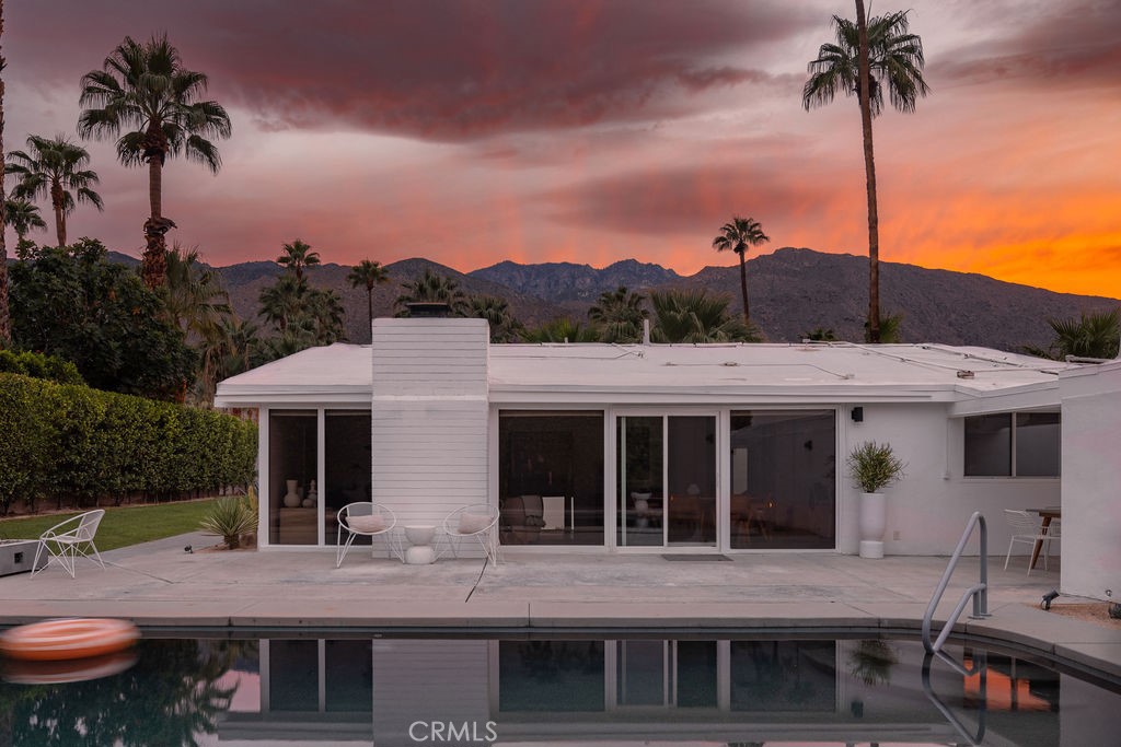 965 E Twin Palms