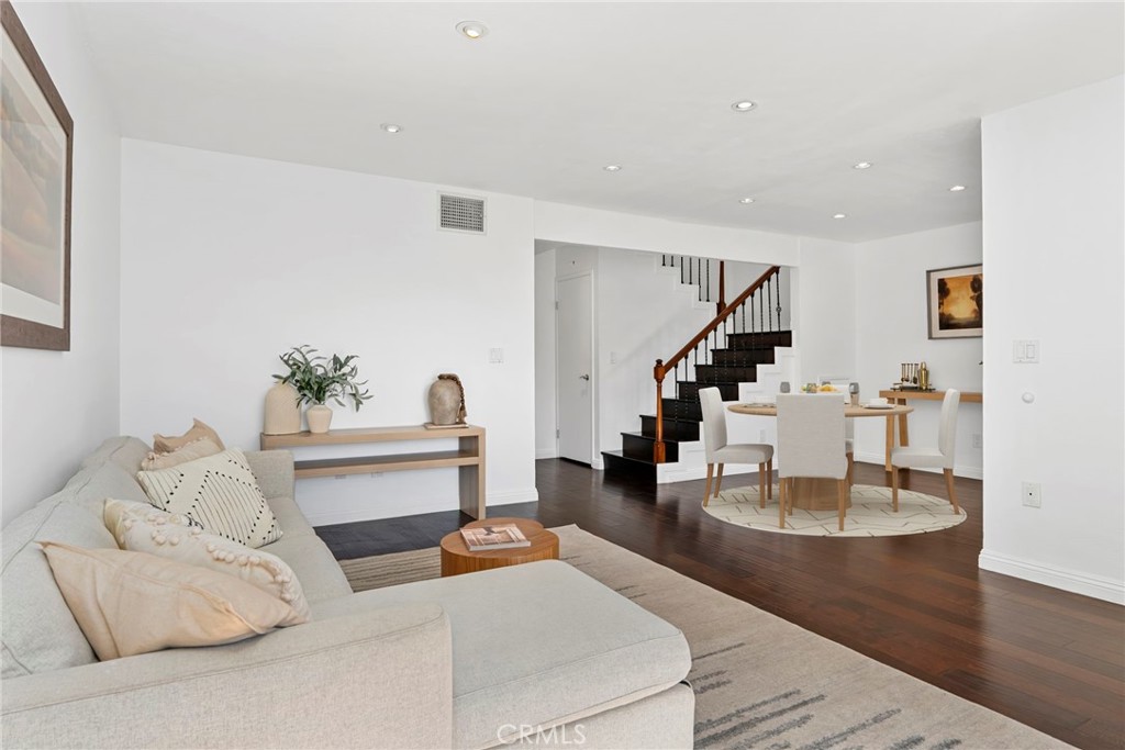 5112 W 1st C