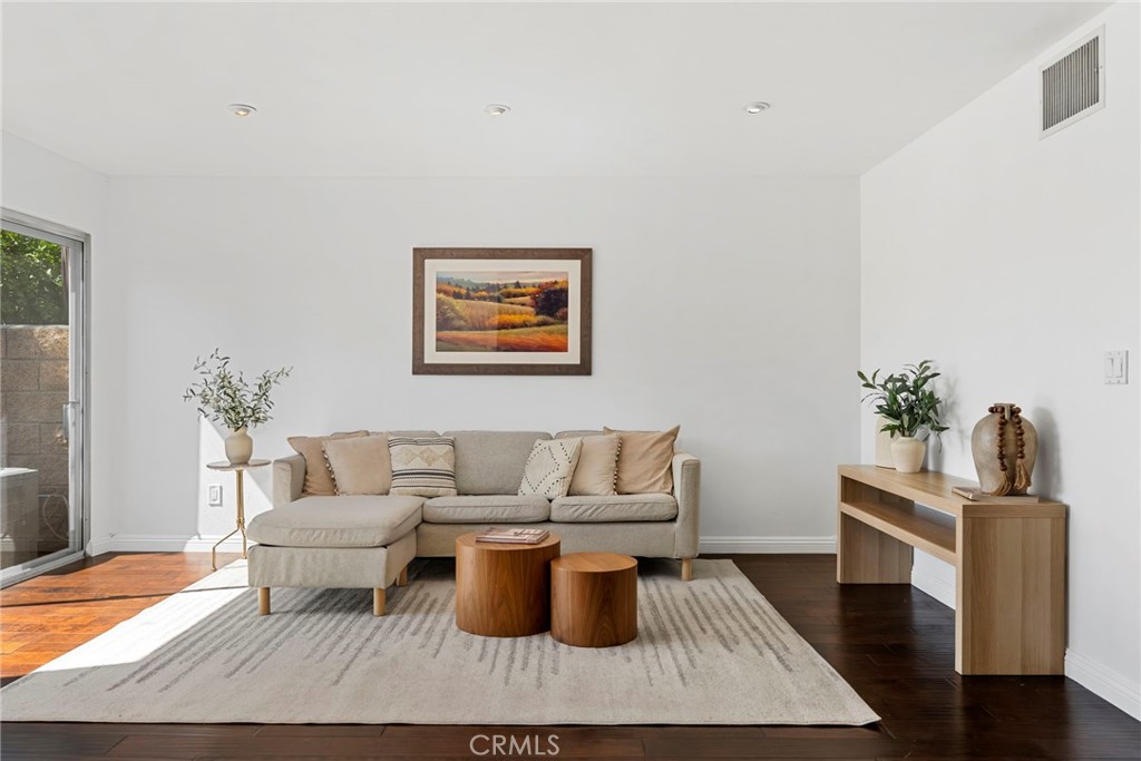 5112 W 1st C