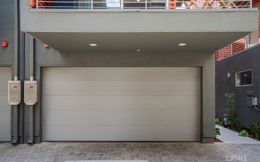 2222 1/2 Strata
