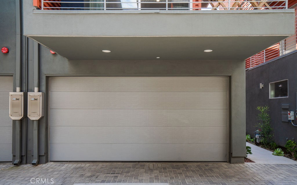 2222 1/2 Strata