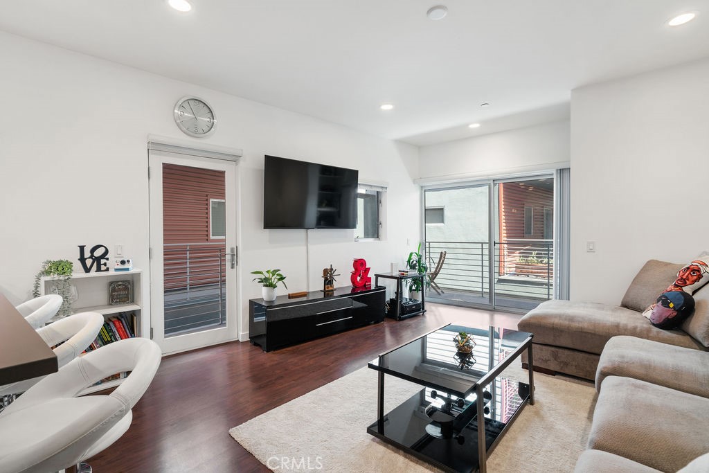 2222 1/2 Strata