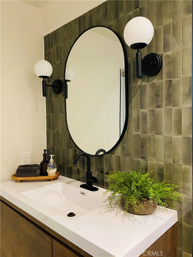 27981 Lakes Edge Road