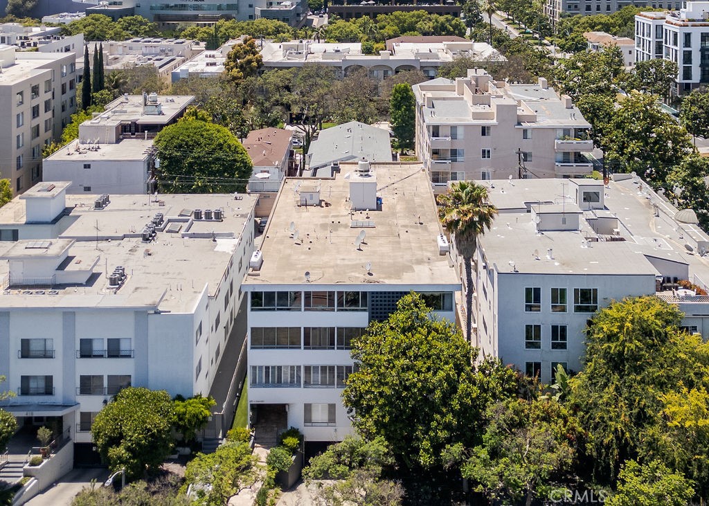 419 N Oakhurst Drive 102