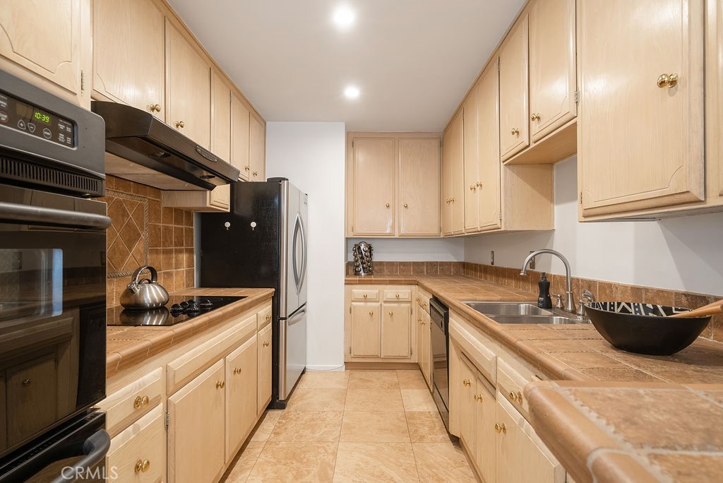 419 N Oakhurst Drive 102