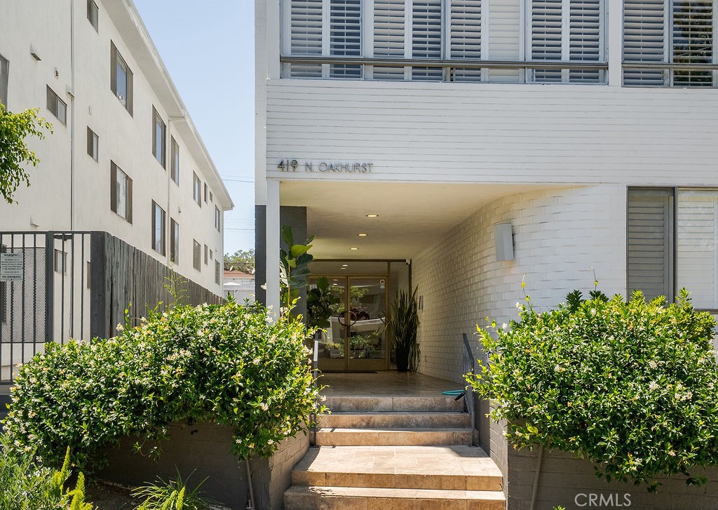 419 N Oakhurst Drive 102