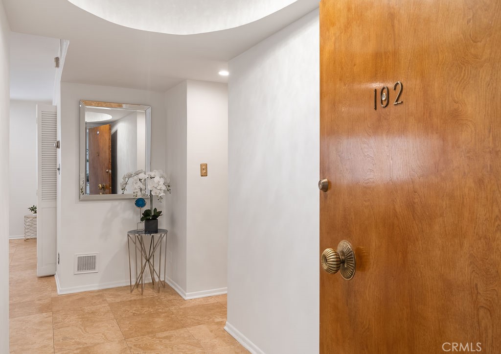 419 N Oakhurst Drive 102